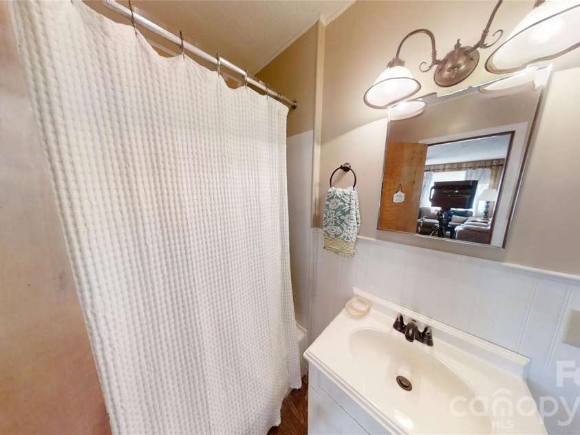 321 Doris Lisa View Drive, Hendersonville, NC 28792.  MLS# CAR4368931, YatesRealty ID 22170. 