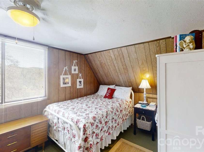 321 Doris Lisa View Drive, Hendersonville, NC 28792.  MLS# CAR4368931, YatesRealty ID 22170. 