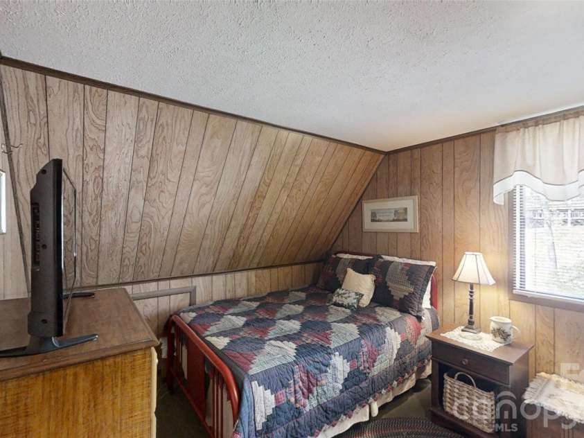 321 Doris Lisa View Drive, Hendersonville, NC 28792.  MLS# CAR4368931, YatesRealty ID 22170. 