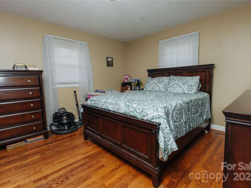 98 Long Street, Marion, NC 28752.  MLS# CAR4269127, YatesRealty ID 22170. 