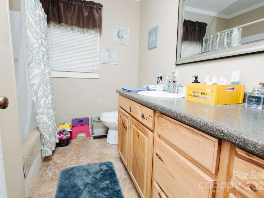 98 Long Street, Marion, NC 28752.  MLS# CAR4269127, YatesRealty ID 22170. 
