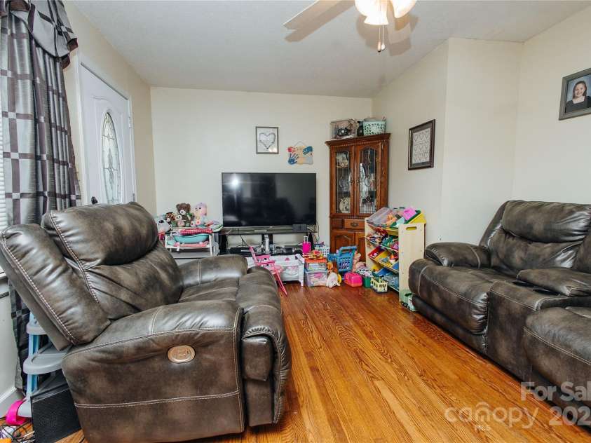 98 Long Street, Marion, NC 28752.  MLS# CAR4269127, YatesRealty ID 22170. 