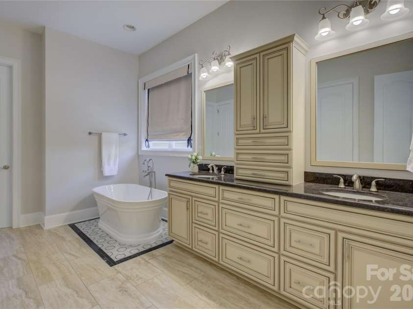 14924 High Bluff Court, Charlotte, NC 28278.  MLS# CAR4361881, YatesRealty ID 22171. 