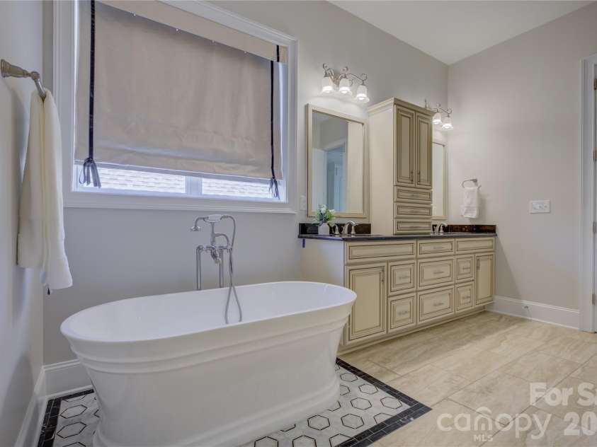 14924 High Bluff Court, Charlotte, NC 28278.  MLS# CAR4361881, YatesRealty ID 22171. 