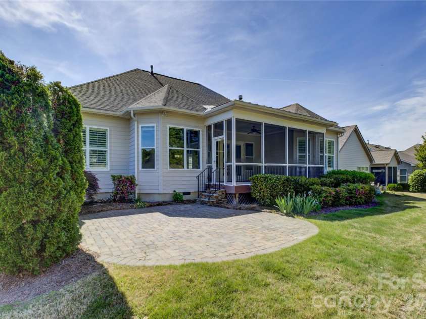 14924 High Bluff Court, Charlotte, NC 28278.  MLS# CAR4361881, YatesRealty ID 22171. 