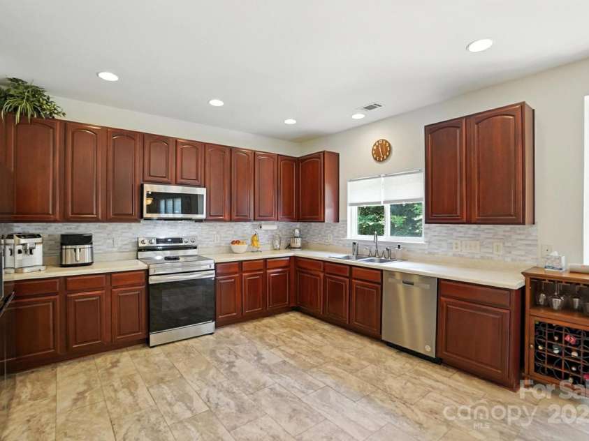 15508 Normans Landing Drive, Charlotte, NC 28273.  MLS# CAR4273570, YatesRealty ID 22172. 