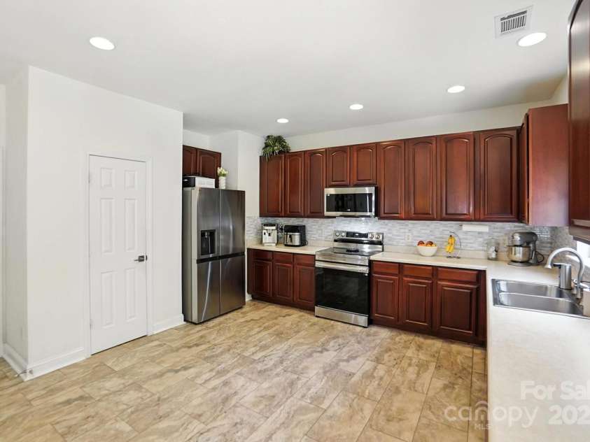15508 Normans Landing Drive, Charlotte, NC 28273.  MLS# CAR4273570, YatesRealty ID 22172. 
