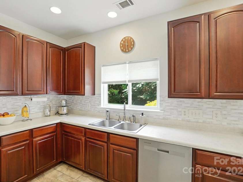 15508 Normans Landing Drive, Charlotte, NC 28273.  MLS# CAR4273570, YatesRealty ID 22172. 