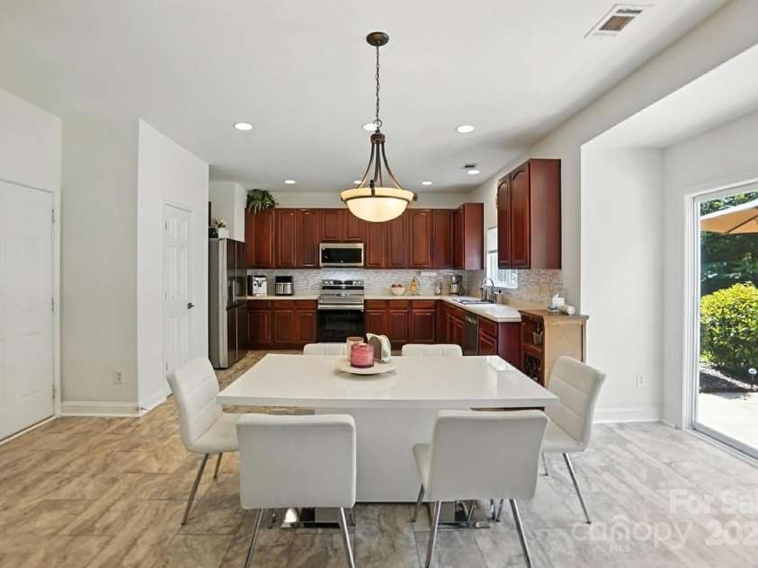 15508 Normans Landing Drive, Charlotte, NC 28273.  MLS# CAR4273570, YatesRealty ID 22172. 