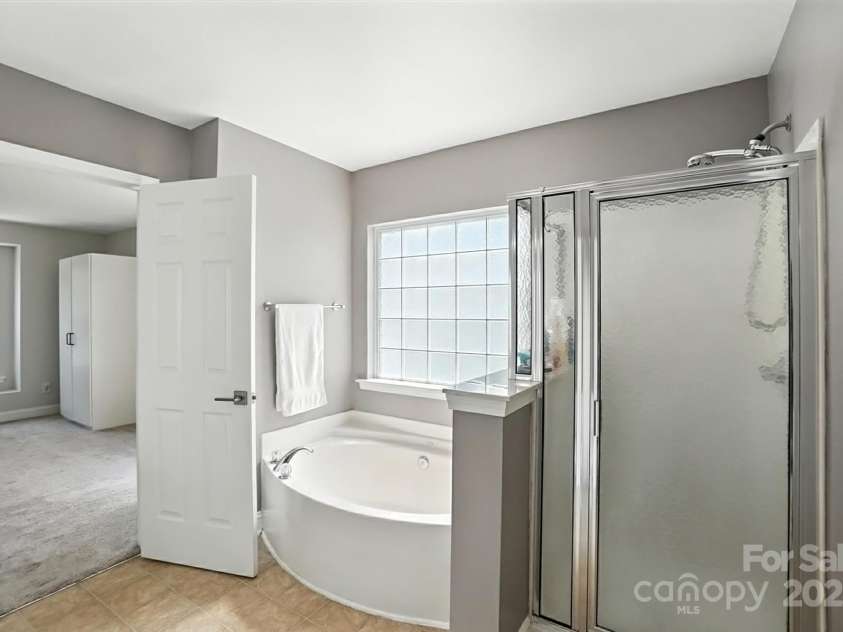 15508 Normans Landing Drive, Charlotte, NC 28273.  MLS# CAR4273570, YatesRealty ID 22172. 