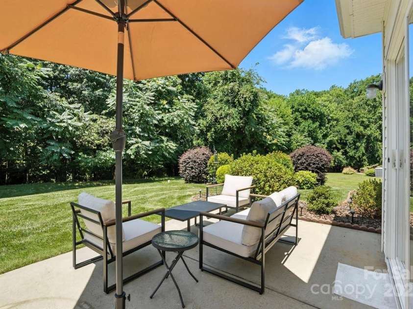 15508 Normans Landing Drive, Charlotte, NC 28273.  MLS# CAR4273570, YatesRealty ID 22172. 
