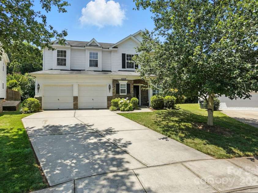 15508 Normans Landing Drive, Charlotte, NC 28273.  MLS# CAR4273570, YatesRealty ID 22172. 