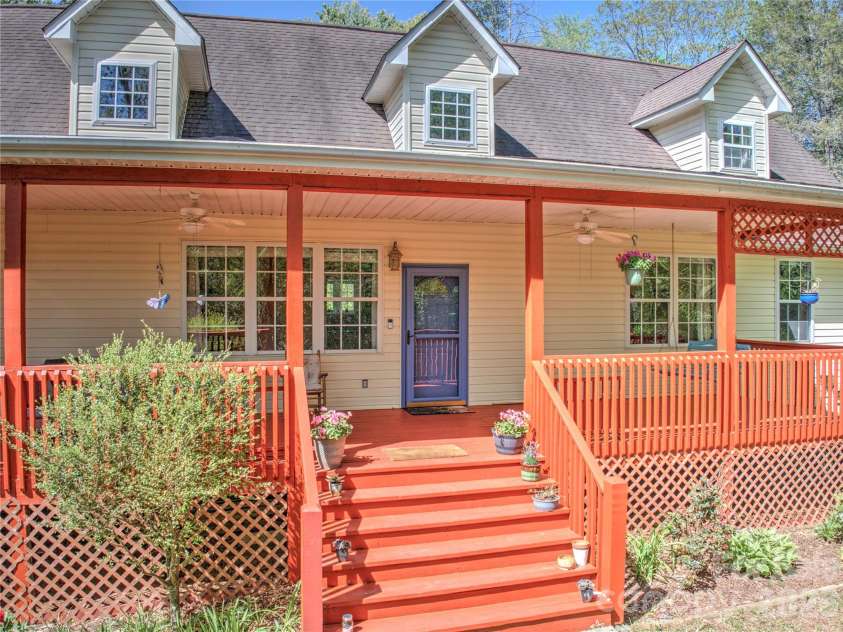 64 Wyoming Road, Asheville, NC 28803.  MLS# CAR4398091, YatesRealty ID 22172. 