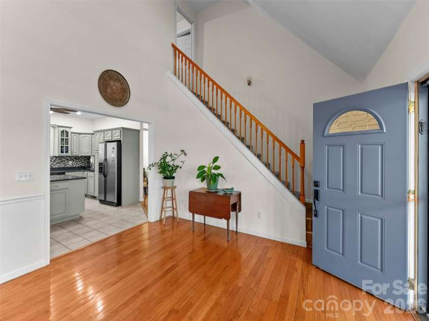 64 Wyoming Road, Asheville, NC 28803.  MLS# CAR4398091, YatesRealty ID 22172. 