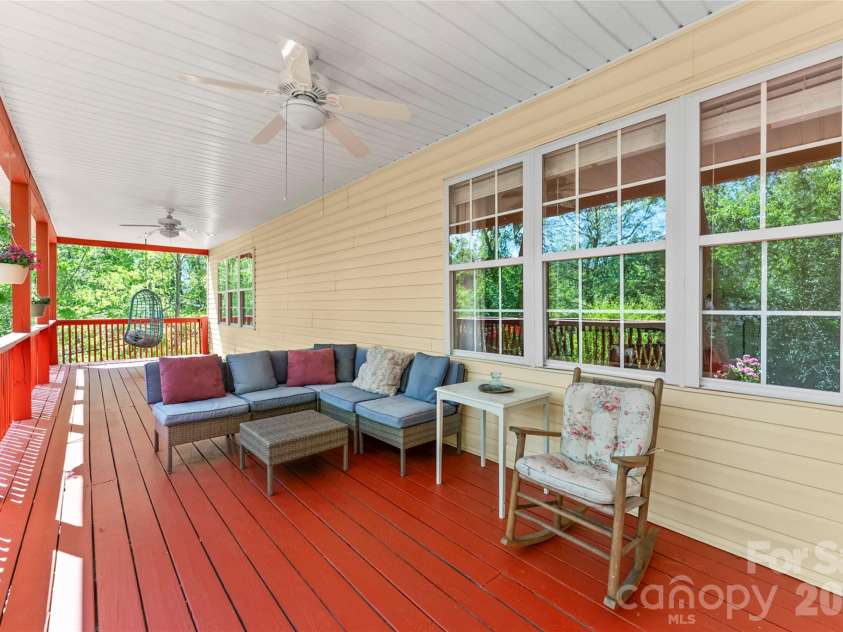 64 Wyoming Road, Asheville, NC 28803.  MLS# CAR4398091, YatesRealty ID 22172. 