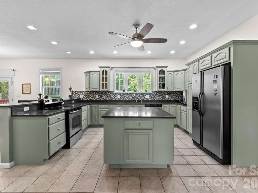 64 Wyoming Road, Asheville, NC 28803.  MLS# CAR4398091, YatesRealty ID 22172. 