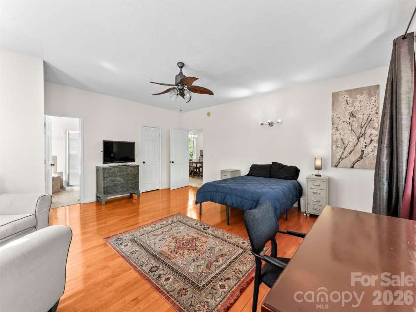 64 Wyoming Road, Asheville, NC 28803.  MLS# CAR4398091, YatesRealty ID 22172. 