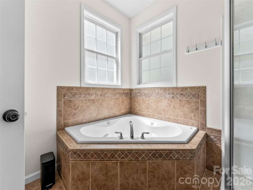 64 Wyoming Road, Asheville, NC 28803.  MLS# CAR4398091, YatesRealty ID 22172. 