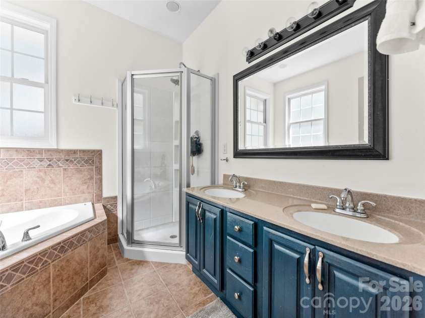 64 Wyoming Road, Asheville, NC 28803.  MLS# CAR4398091, YatesRealty ID 22172. 