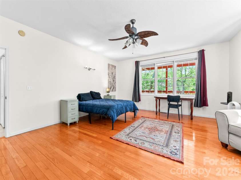 64 Wyoming Road, Asheville, NC 28803.  MLS# CAR4398091, YatesRealty ID 22172. 