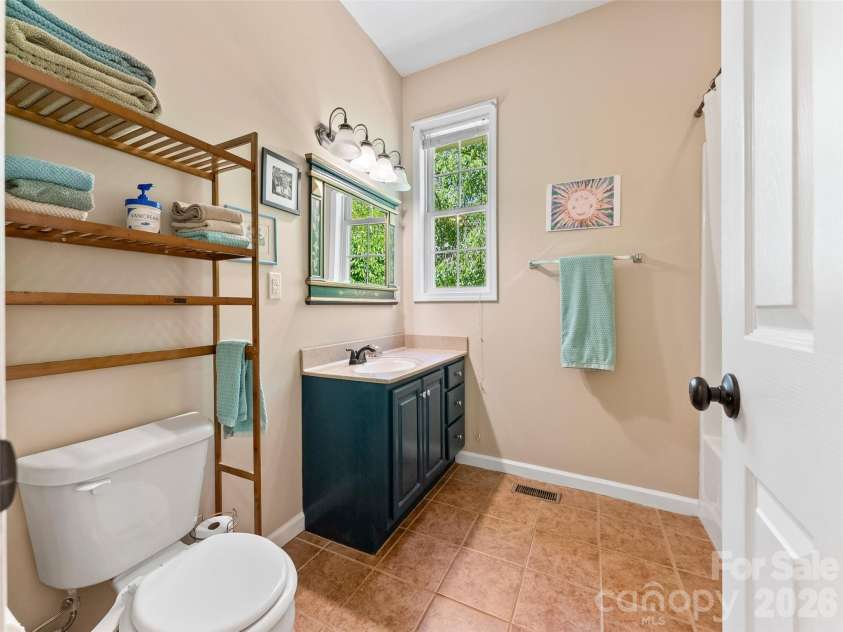 64 Wyoming Road, Asheville, NC 28803.  MLS# CAR4398091, YatesRealty ID 22172. 