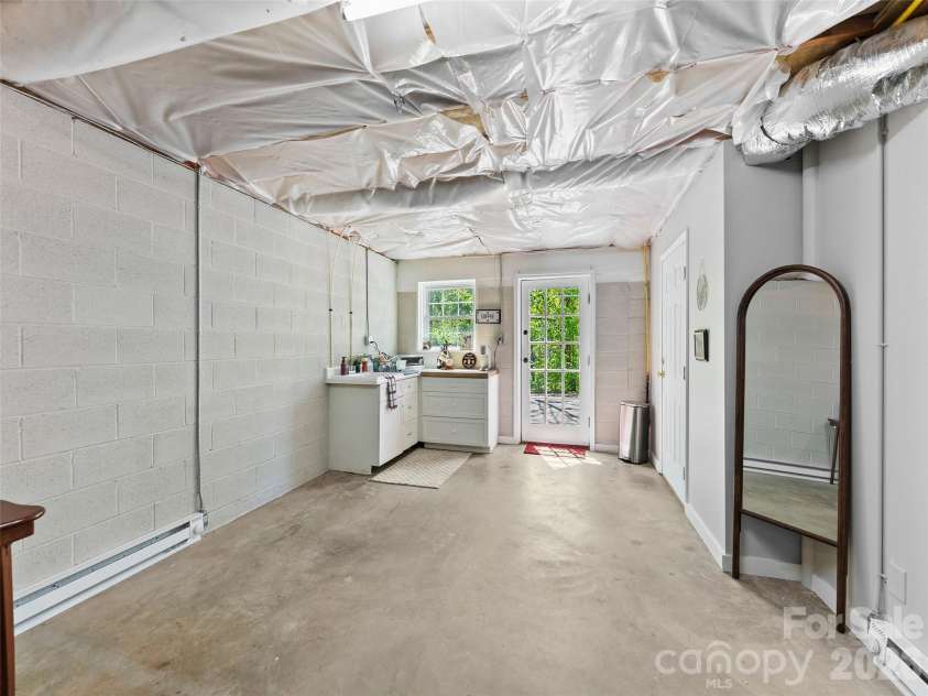 64 Wyoming Road, Asheville, NC 28803.  MLS# CAR4398091, YatesRealty ID 22172. 