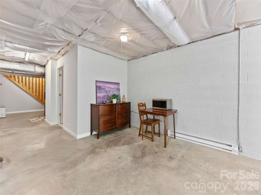 64 Wyoming Road, Asheville, NC 28803.  MLS# CAR4398091, YatesRealty ID 22172. 