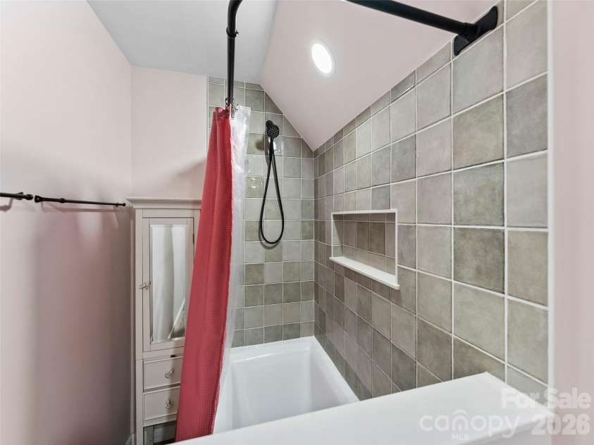 64 Wyoming Road, Asheville, NC 28803.  MLS# CAR4398091, YatesRealty ID 22172. 
