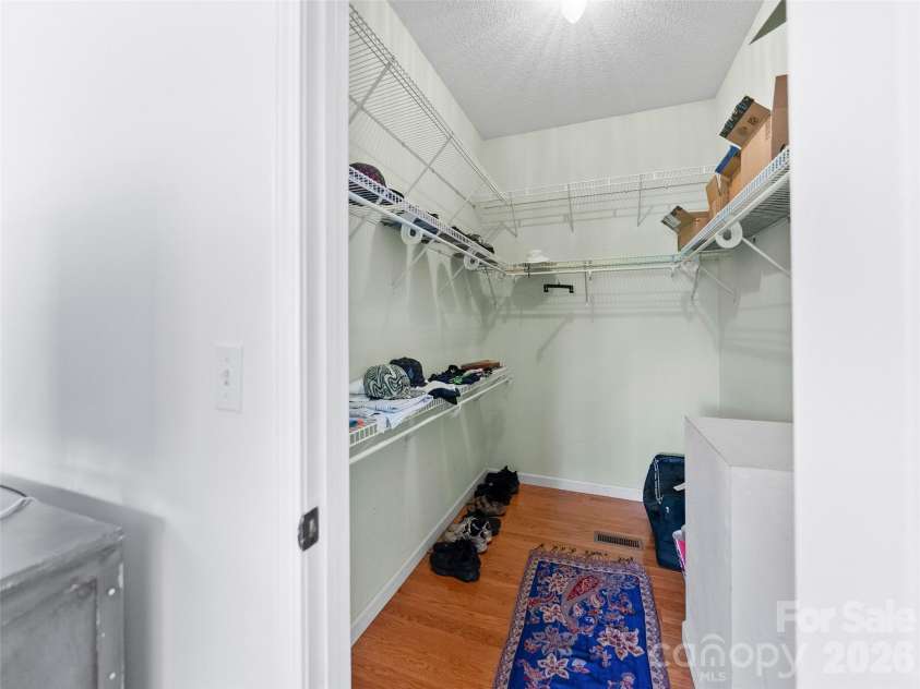 64 Wyoming Road, Asheville, NC 28803.  MLS# CAR4398091, YatesRealty ID 22172. 