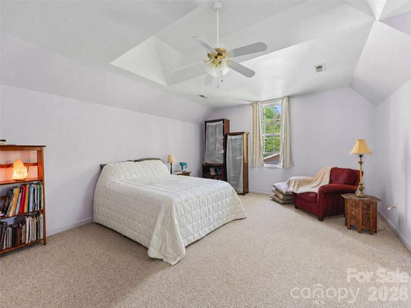 64 Wyoming Road, Asheville, NC 28803.  MLS# CAR4398091, YatesRealty ID 22172. 