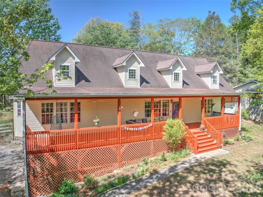 64 Wyoming Road, Asheville, NC 28803.  MLS# CAR4398091, YatesRealty ID 22172. 