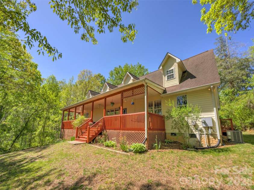 64 Wyoming Road, Asheville, NC 28803.  MLS# CAR4398091, YatesRealty ID 22172. 