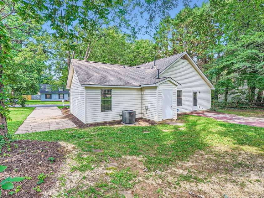 5817 Rocky Mount Court, Charlotte, NC 28214.  MLS# CAR4270312, YatesRealty ID 22175. 