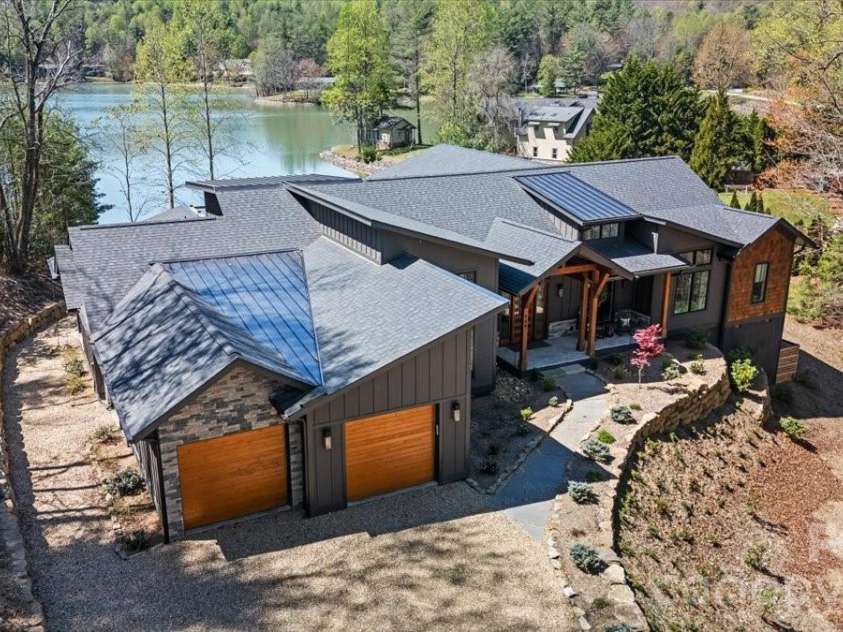 984 Eagle Lake Drive, Brevard, NC 28712.  MLS# CAR4374316, YatesRealty ID 22175. 