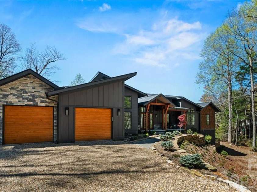 984 Eagle Lake Drive, Brevard, NC 28712.  MLS# CAR4374316, YatesRealty ID 22175. 