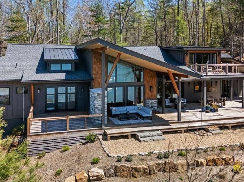 984 Eagle Lake Drive, Brevard, NC 28712.  MLS# CAR4374316, YatesRealty ID 22175. 