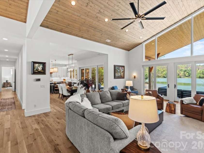 984 Eagle Lake Drive, Brevard, NC 28712.  MLS# CAR4374316, YatesRealty ID 22175. 