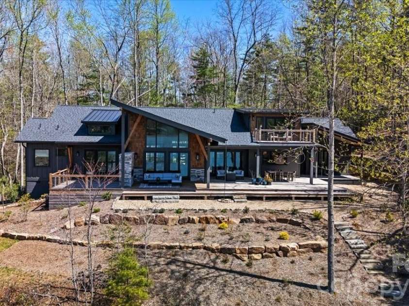 984 Eagle Lake Drive, Brevard, NC 28712.  MLS# CAR4374316, YatesRealty ID 22175. 