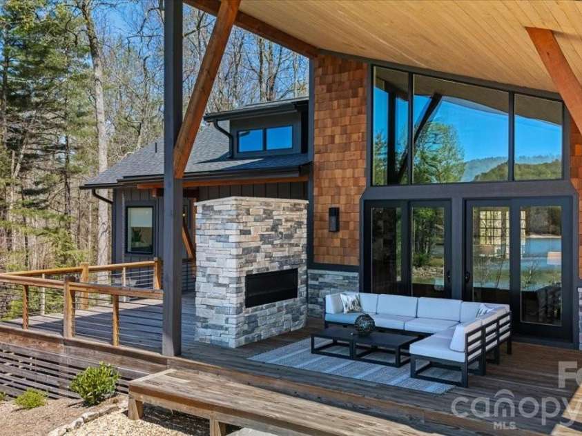 984 Eagle Lake Drive, Brevard, NC 28712.  MLS# CAR4374316, YatesRealty ID 22175. 