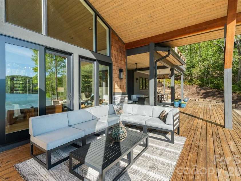 984 Eagle Lake Drive, Brevard, NC 28712.  MLS# CAR4374316, YatesRealty ID 22175. 