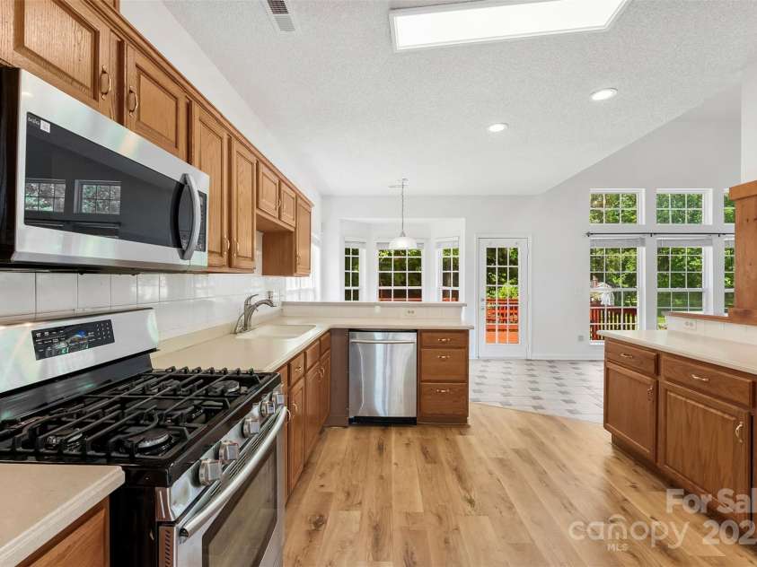 13832 Queenswater Lane, Charlotte, NC 28273.  MLS# CAR4268764, YatesRealty ID 22176. 