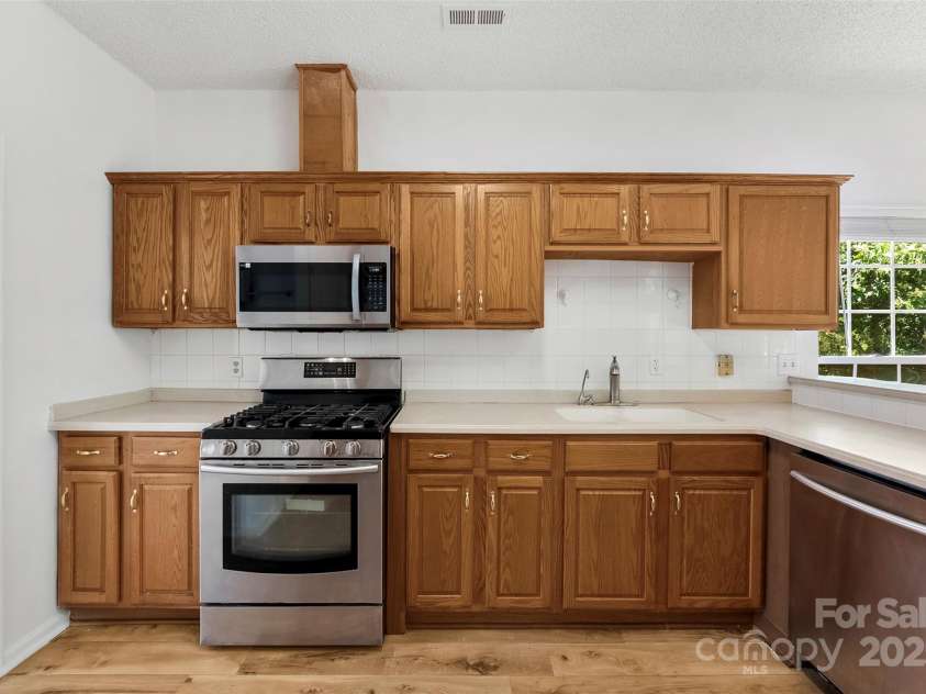 13832 Queenswater Lane, Charlotte, NC 28273.  MLS# CAR4268764, YatesRealty ID 22176. 