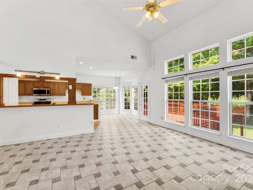 13832 Queenswater Lane, Charlotte, NC 28273.  MLS# CAR4268764, YatesRealty ID 22176. Living room