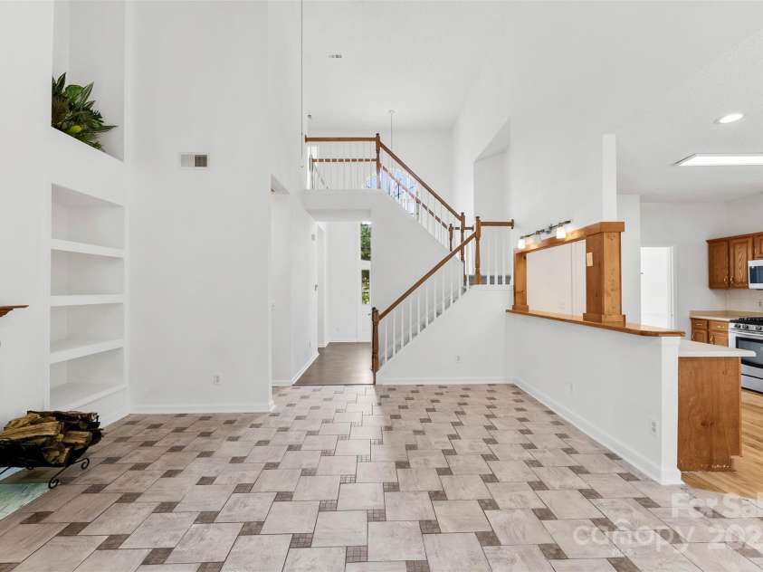 13832 Queenswater Lane, Charlotte, NC 28273.  MLS# CAR4268764, YatesRealty ID 22176. Living room