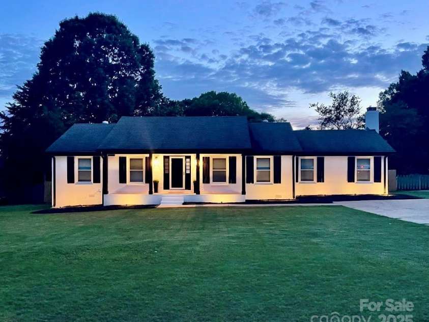 554 Isle Of Pines Road, Mooresville, NC 28117.  MLS# CAR4259799, YatesRealty ID 22177. 