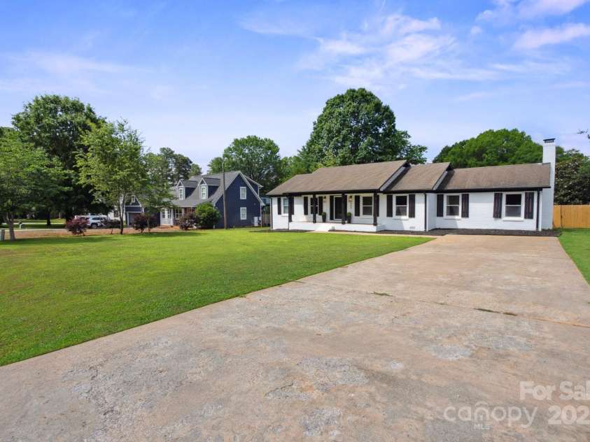 554 Isle Of Pines Road, Mooresville, NC 28117.  MLS# CAR4259799, YatesRealty ID 22177. 