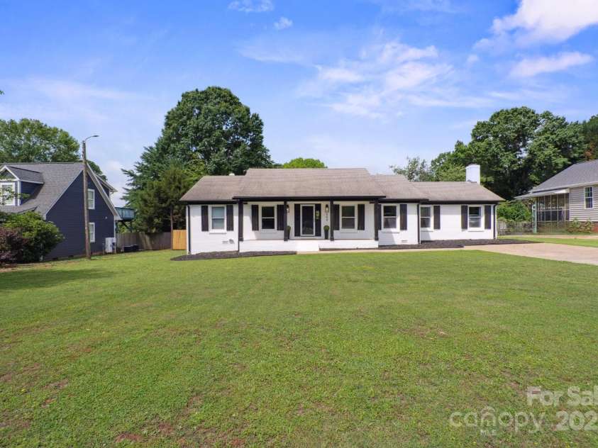 554 Isle Of Pines Road, Mooresville, NC 28117.  MLS# CAR4259799, YatesRealty ID 22177. 
