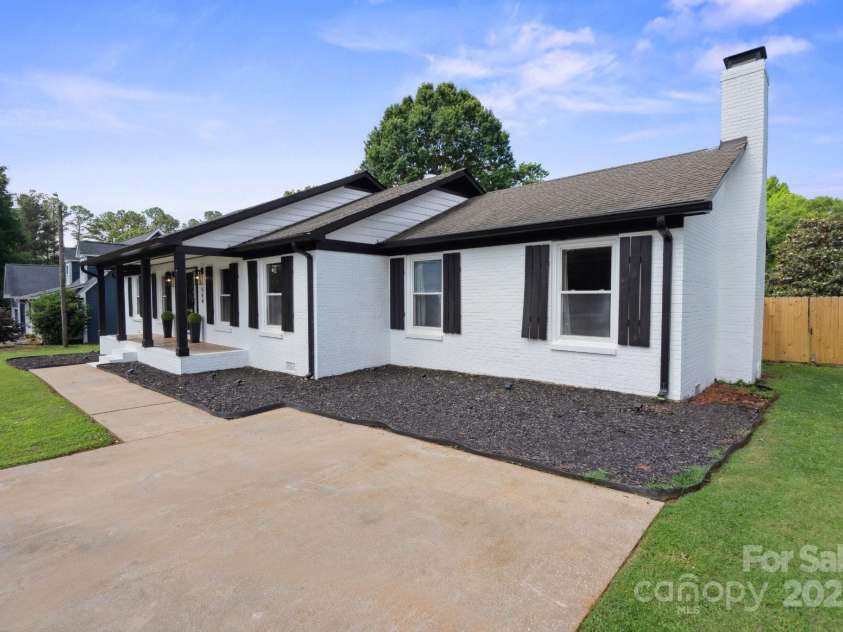 554 Isle Of Pines Road, Mooresville, NC 28117.  MLS# CAR4259799, YatesRealty ID 22177. 