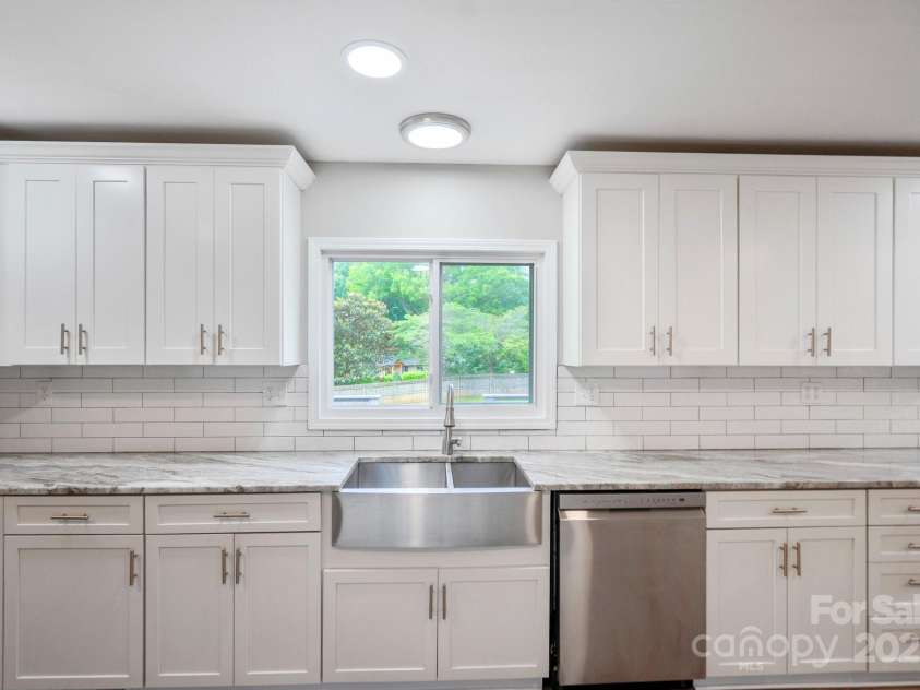 554 Isle Of Pines Road, Mooresville, NC 28117.  MLS# CAR4259799, YatesRealty ID 22177. 