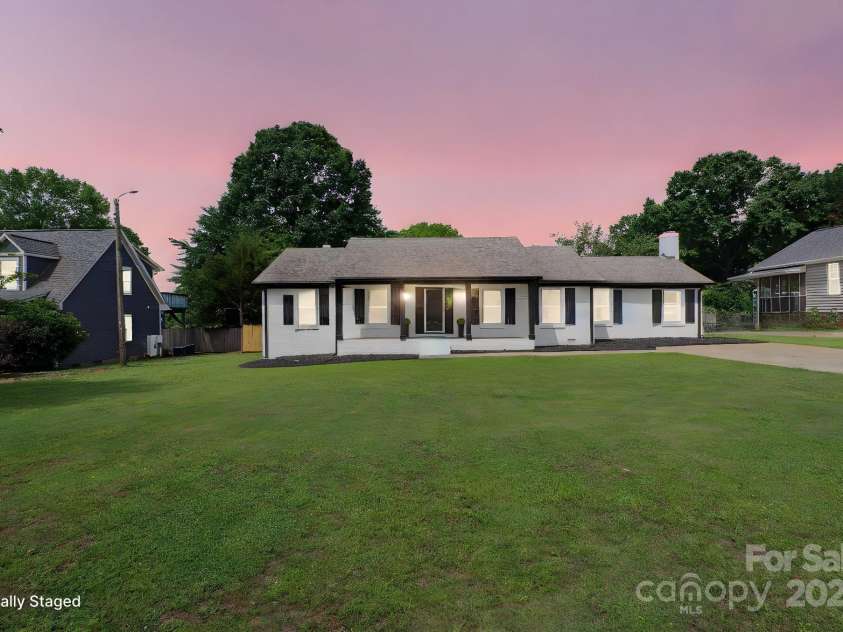 554 Isle Of Pines Road, Mooresville, NC 28117.  MLS# CAR4259799, YatesRealty ID 22177. 